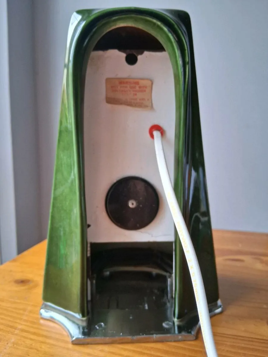 Vintage SMITHWICKS Font Light - Image 3