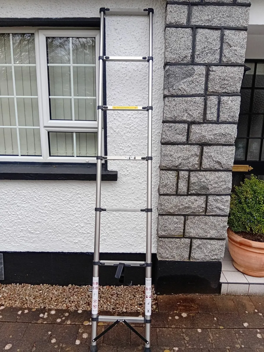 2.7m Telescopic Ladder - Image 2