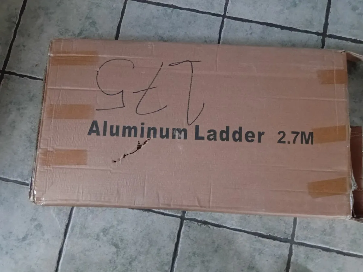 2.7m Telescopic Ladder - Image 3