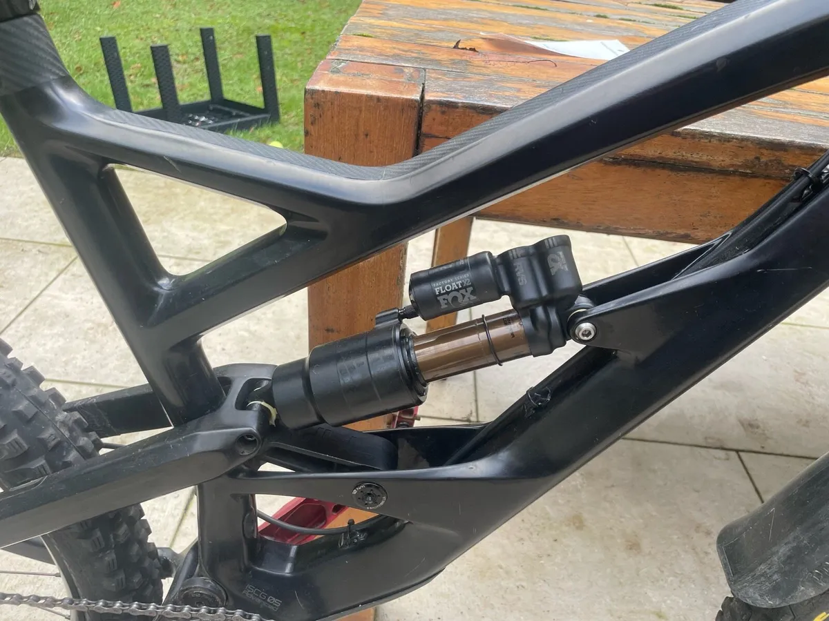 YT Capra carbon - Image 4