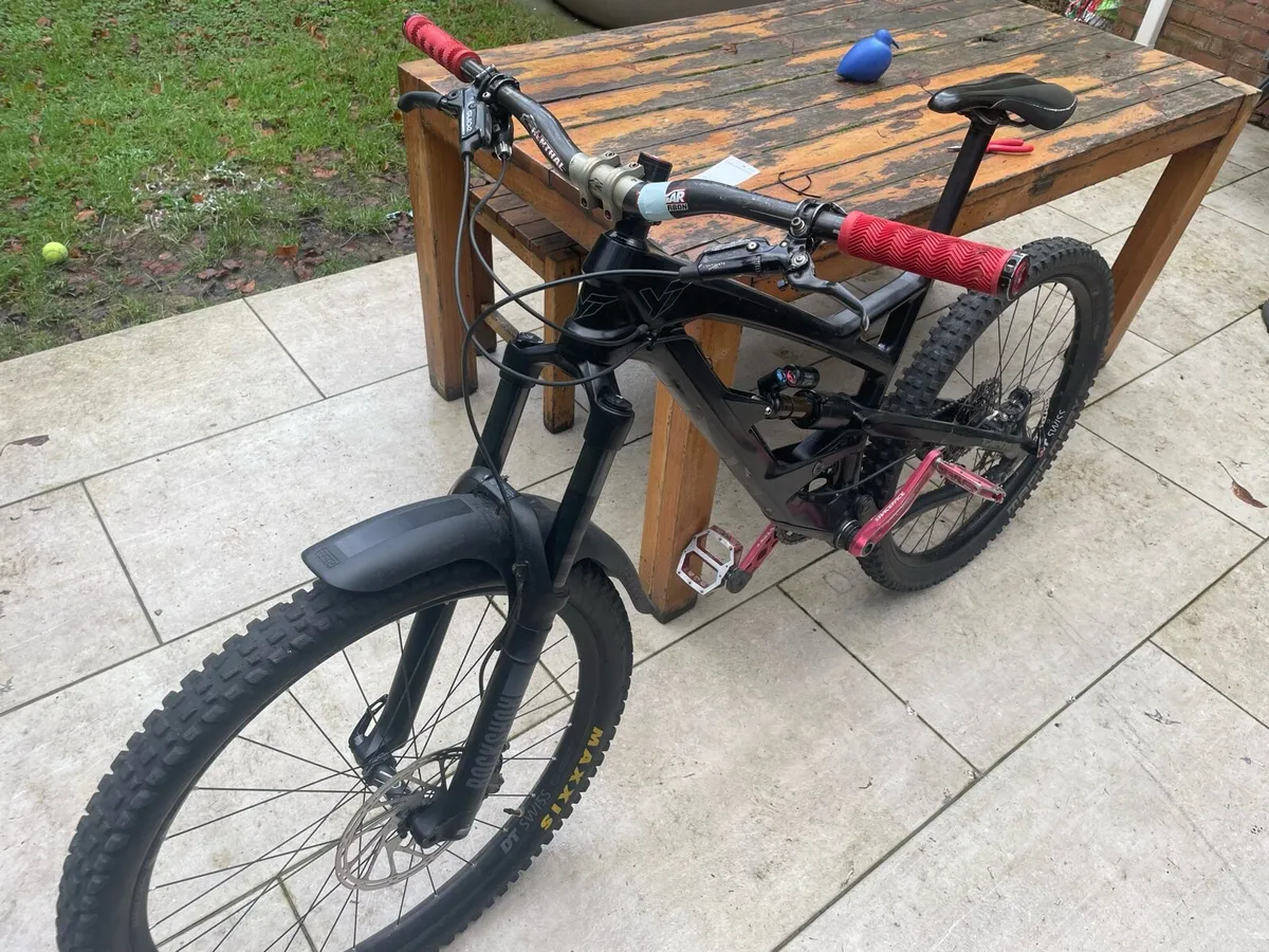 YT Capra carbon - Image 1