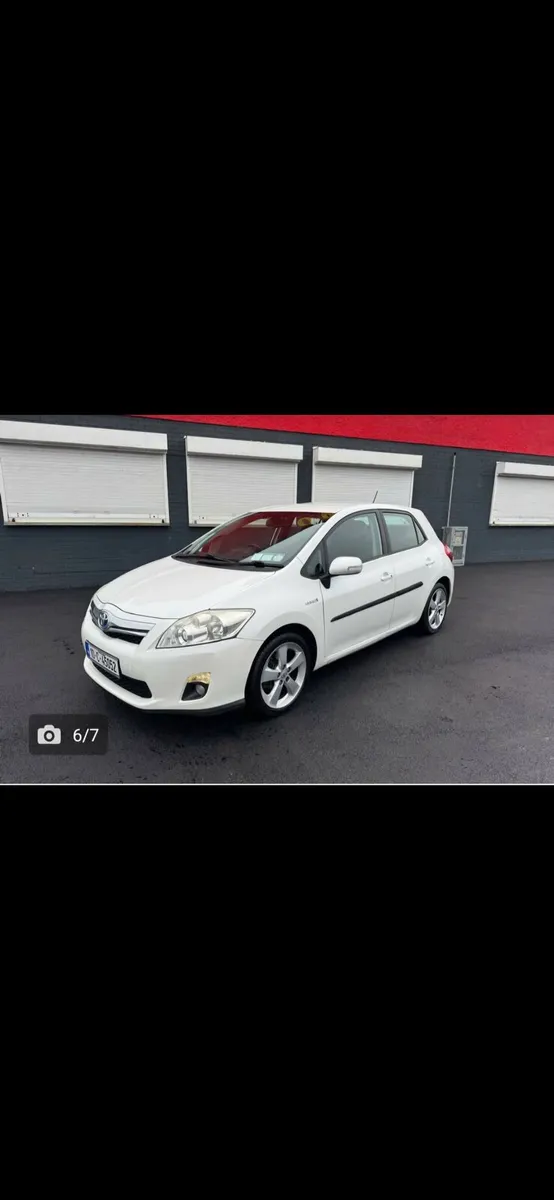 Toyota Auris 1.8 petrol HYBRID AUTOMATIC - Image 1