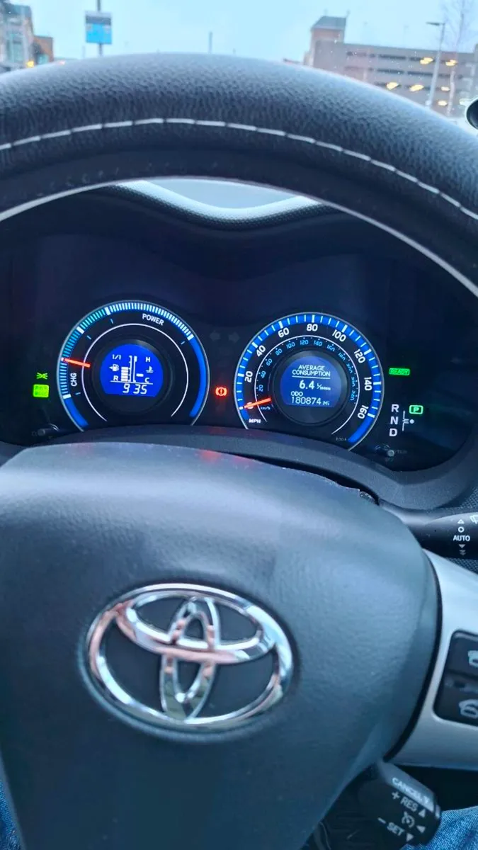 Toyota Auris 1.8 petrol HYBRID AUTOMATIC - Image 3