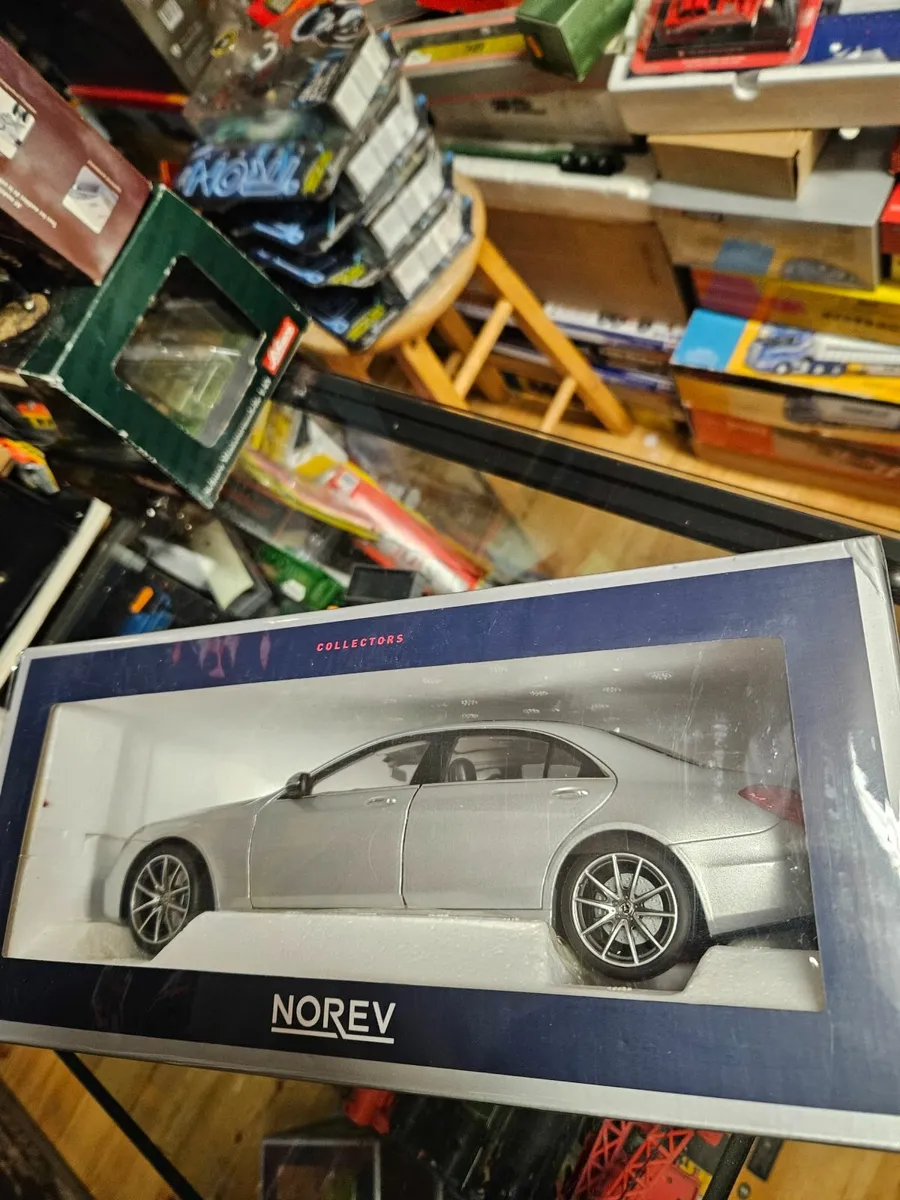 Corgi Norev Mercedes S Class AMG 1.18 - Image 3