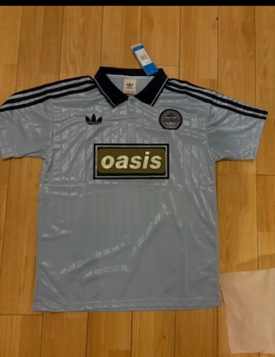 Oasis football shirt size m - Image 1