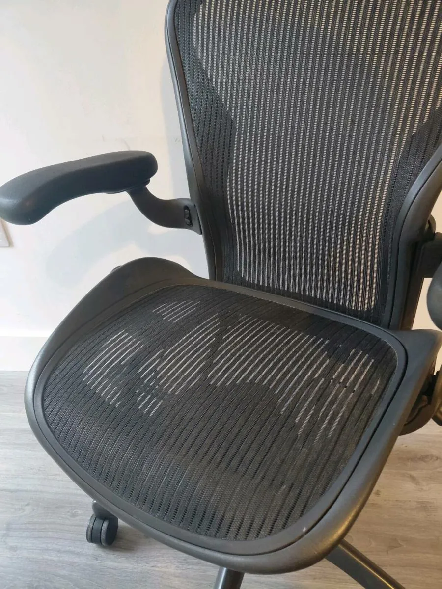 Herman Miller Aeron Office Chair – Size B (medium) - Image 4
