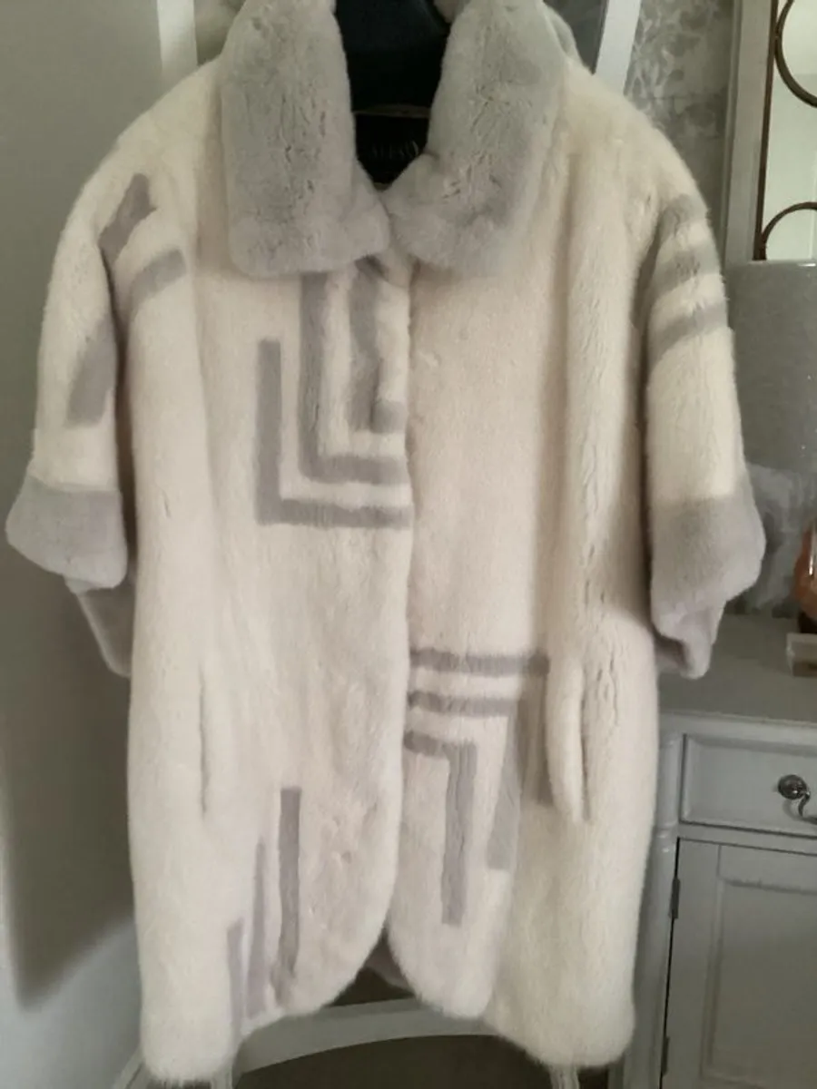 Ladies Mink Coat - Image 3