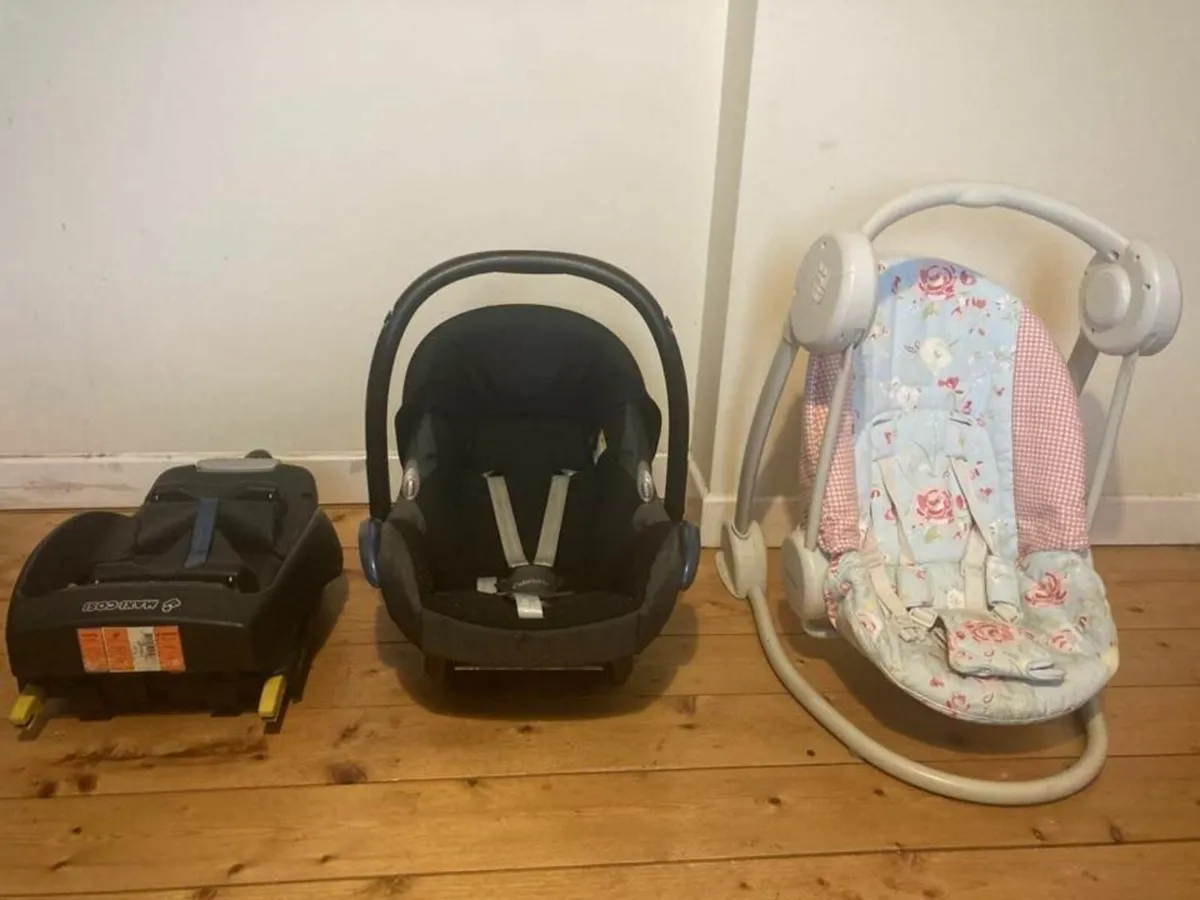 Maxi-Cosi Isofix Car Seat + Mamas & Papas Swing - Image 1