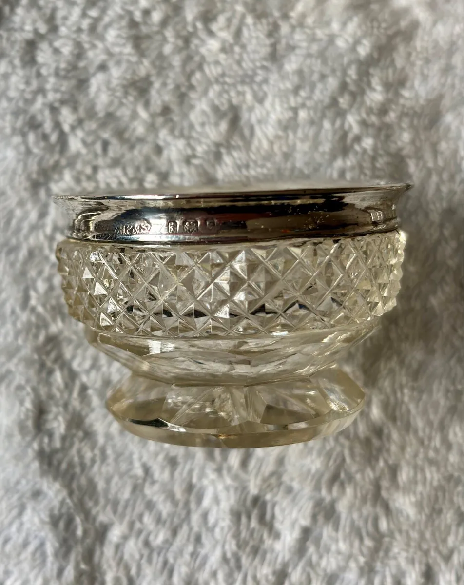 Small crystal salt’n’pepper pots - Image 4