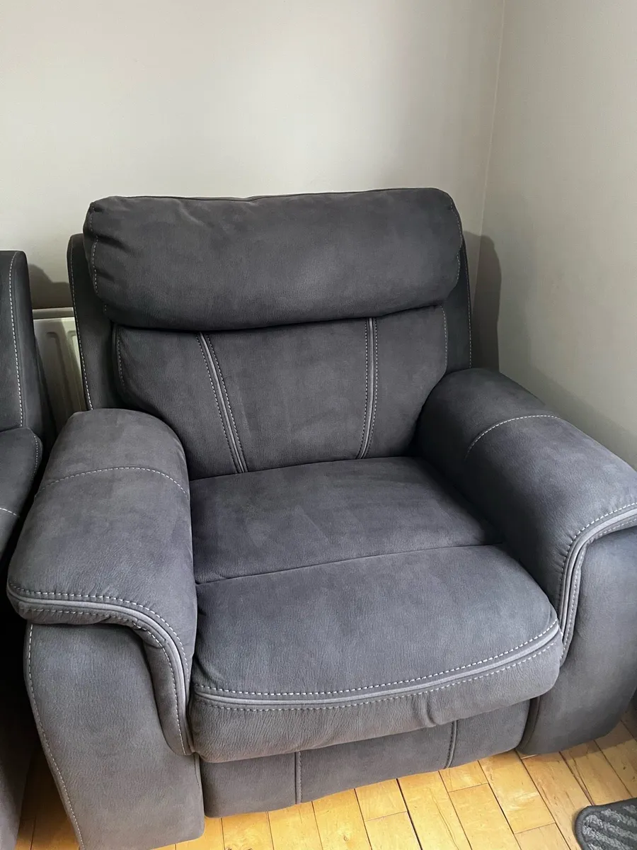 Sofa 3+1+1 Recliner - Image 3