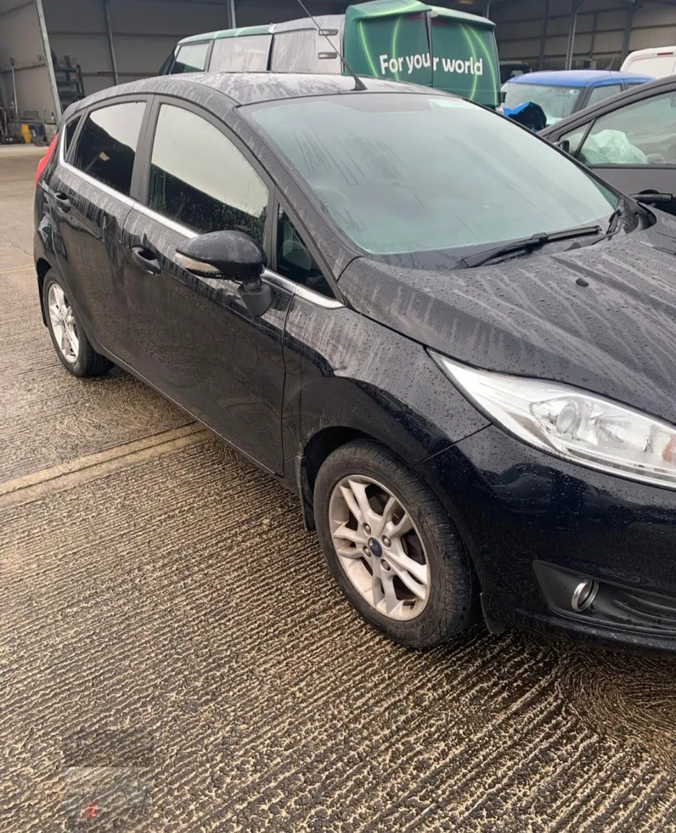 2016 FORD FIESTA, VERY MINOR DAMAGE - Image 1