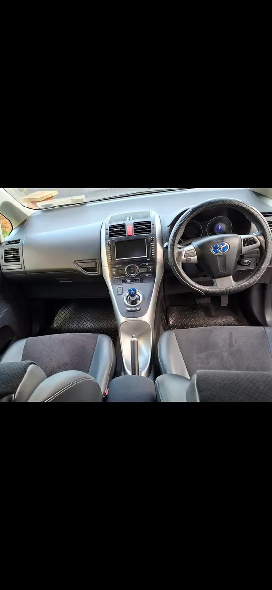 Toyota Auris 1.8 petrol HYBRID AUTOMATIC - Image 2