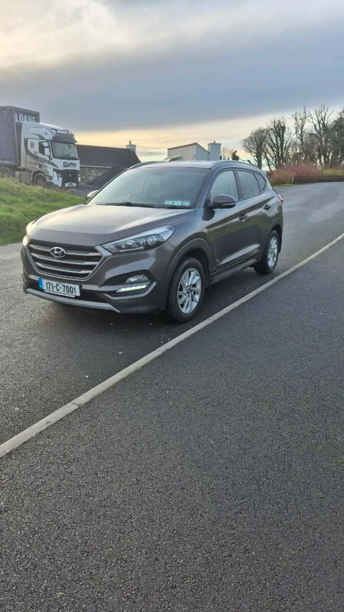 2017 Hyundai Tucson Executive - Image 2