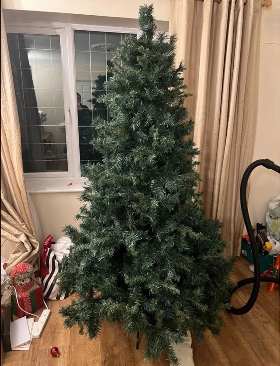 Christmas tree 8ft& 6ft - Image 2