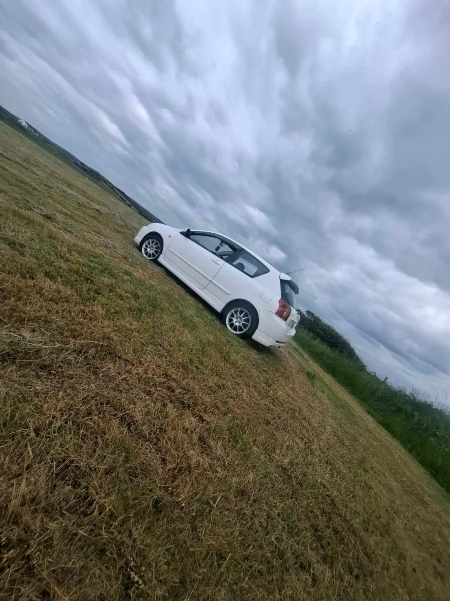 Toyota corolla - Image 3