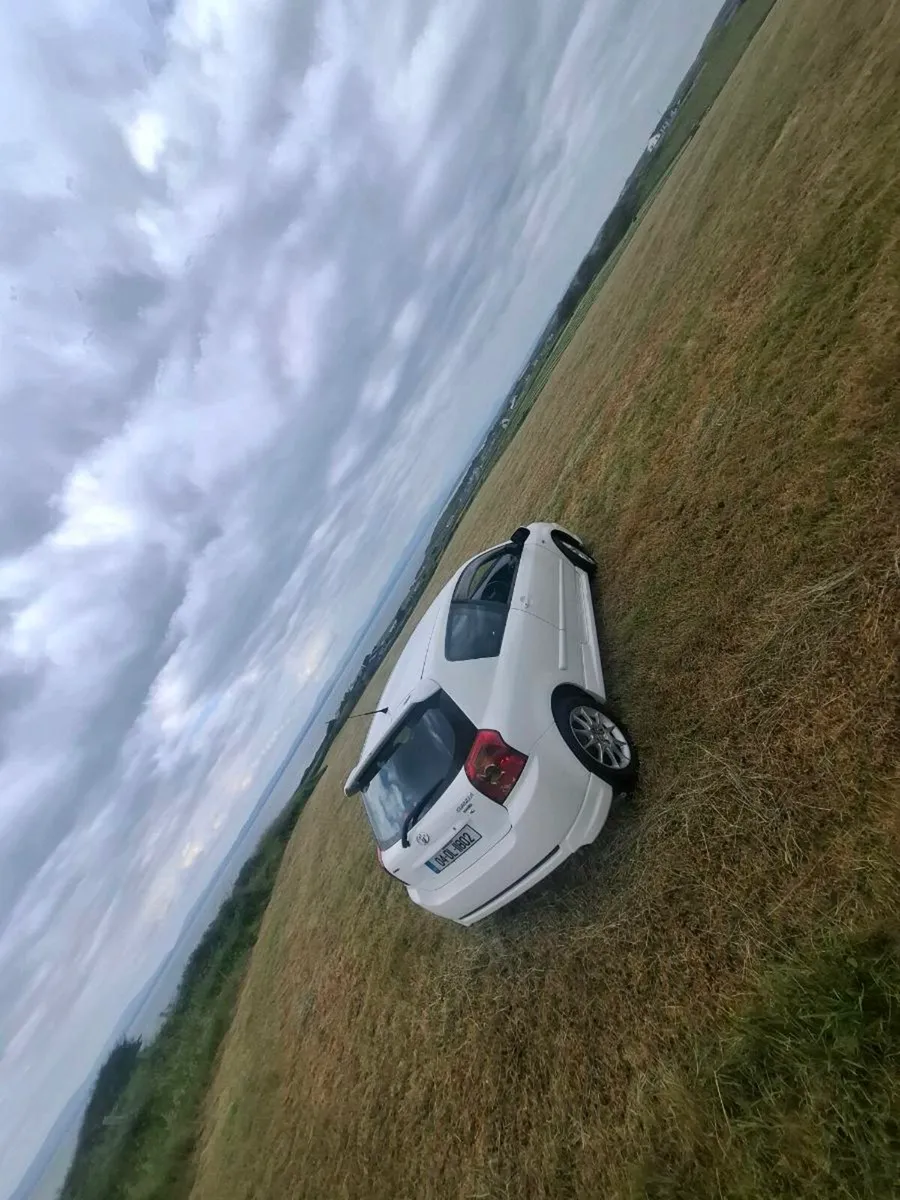 Toyota corolla - Image 4