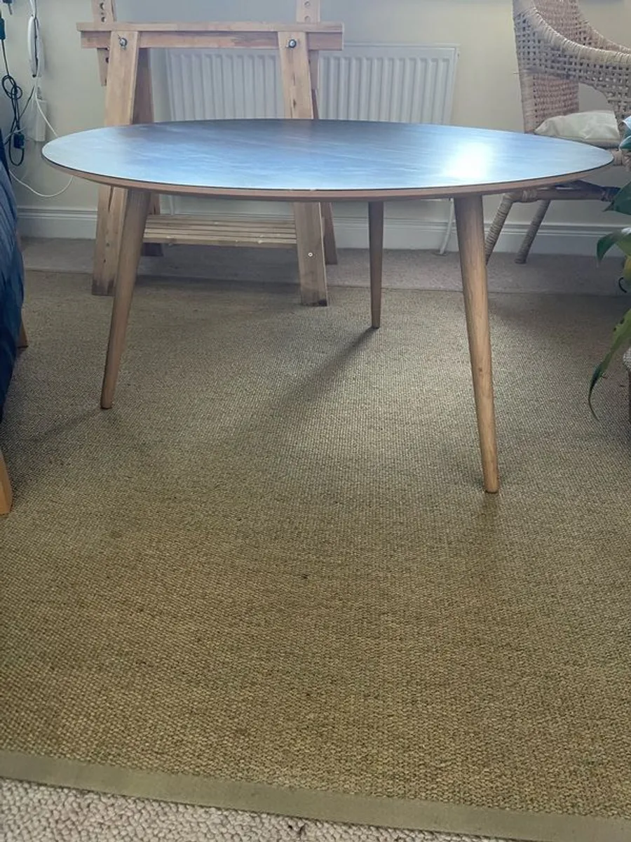 3 leg midcentury style coffee table - Image 2