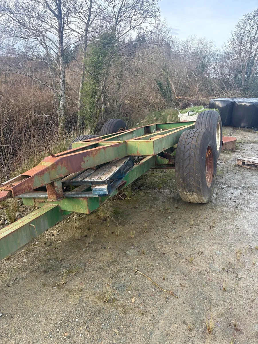 2 diet feeder chasies - Image 1