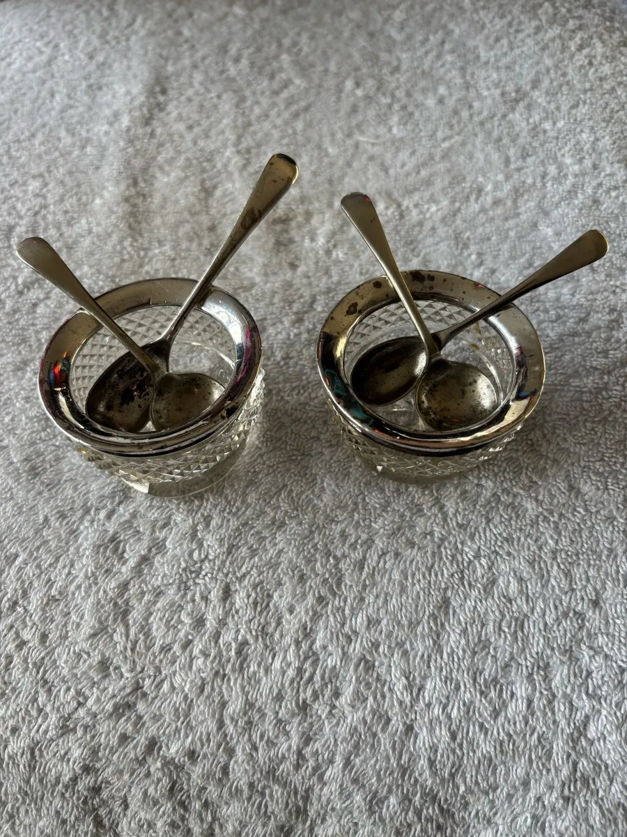 Small crystal salt’n’pepper pots - Image 1