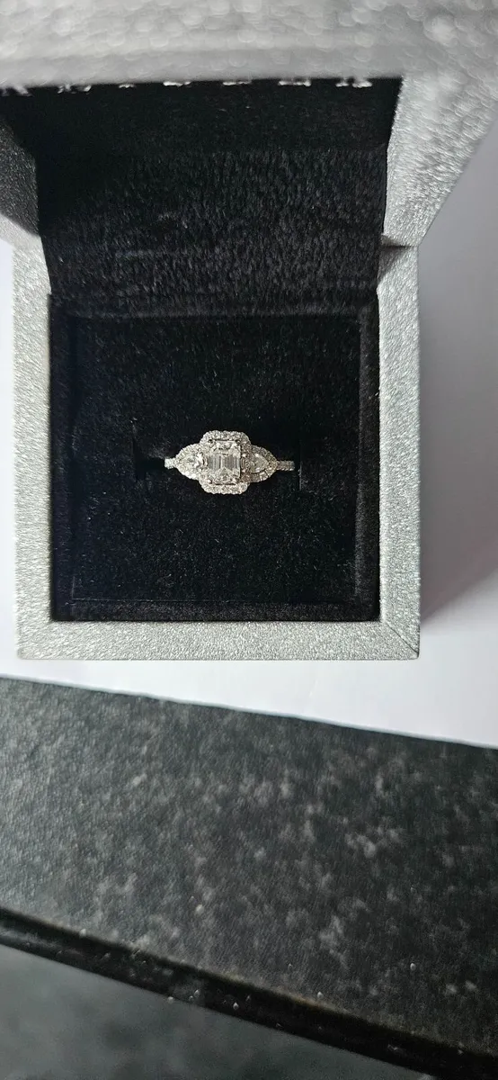 18ct White Gold Diamond Bridal Set - Image 3