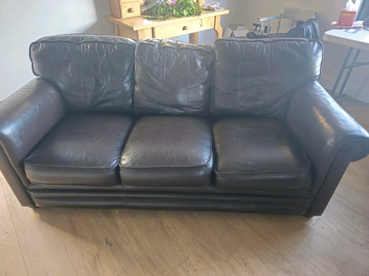 Black leather couch - Image 2