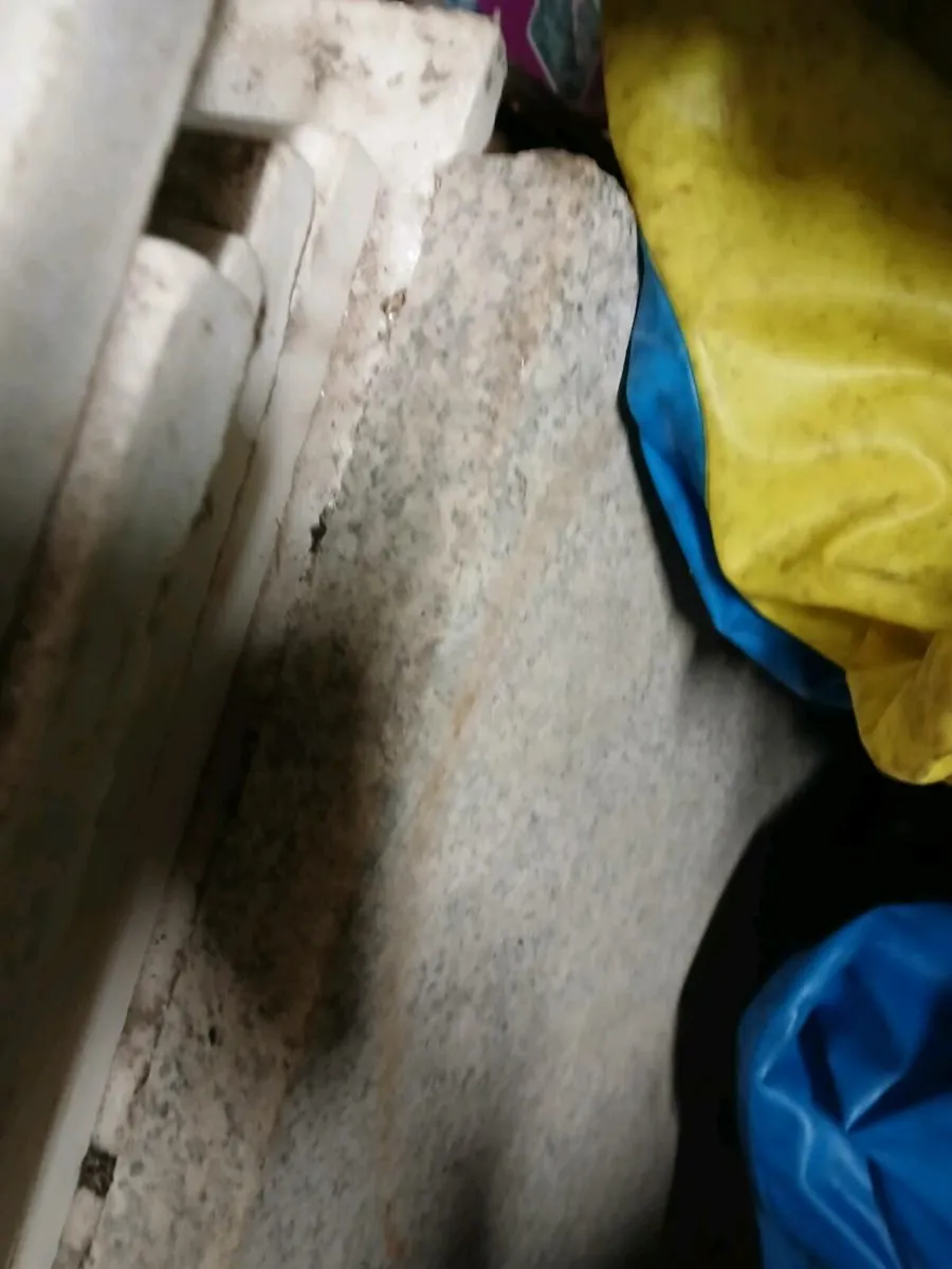 Old marble white slabs 2ft×2ft - Image 4