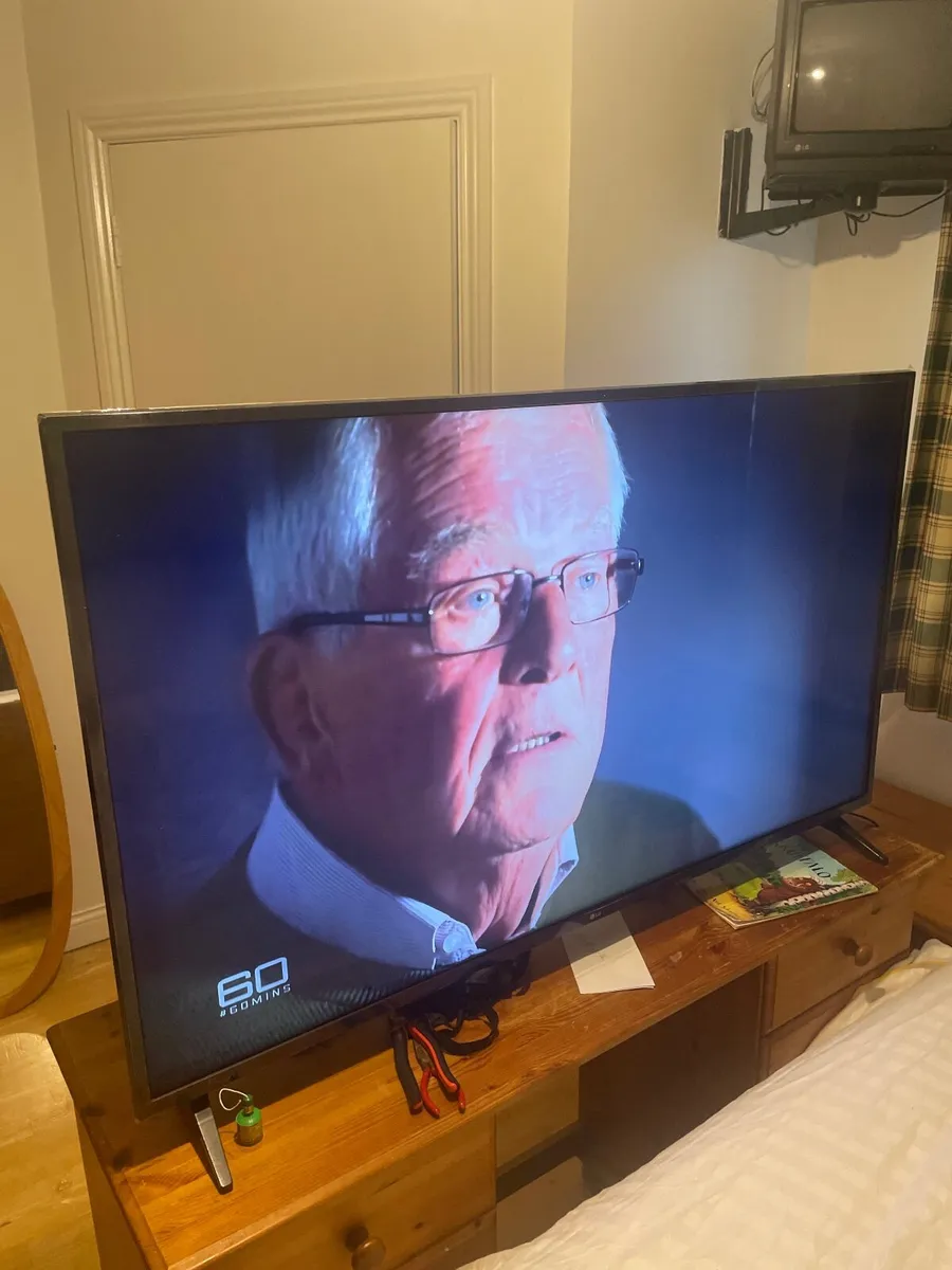 LG UHD FLAT SCREEN TV 65”