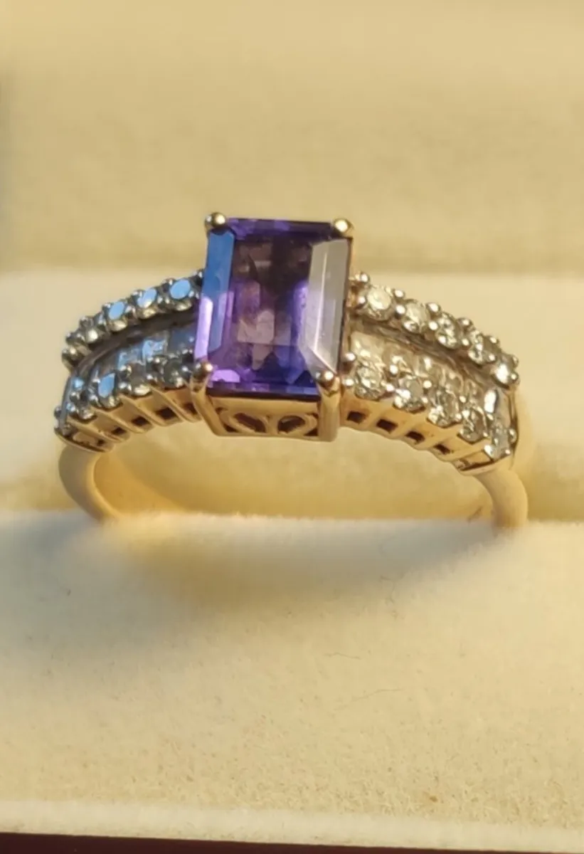Gold ring with diamonds and tanzanite - Image 1