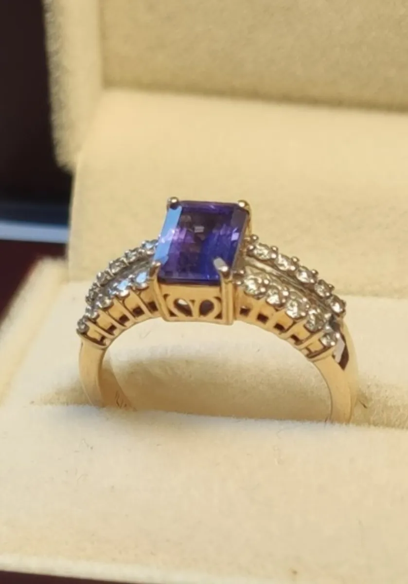 Gold ring with diamonds and tanzanite - Image 2