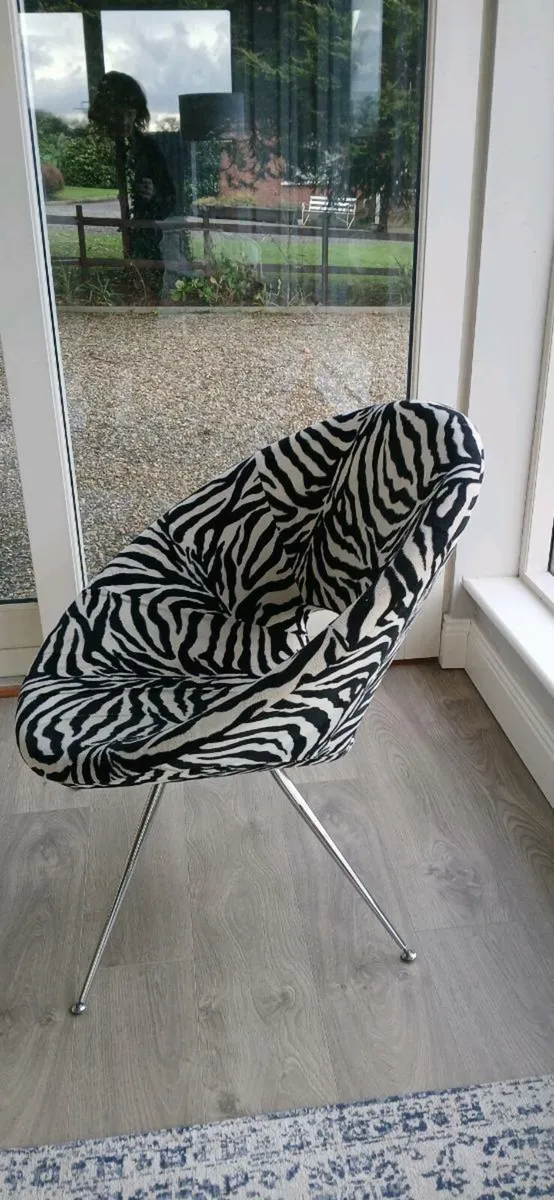 Zebra print designer Chair - Image 4