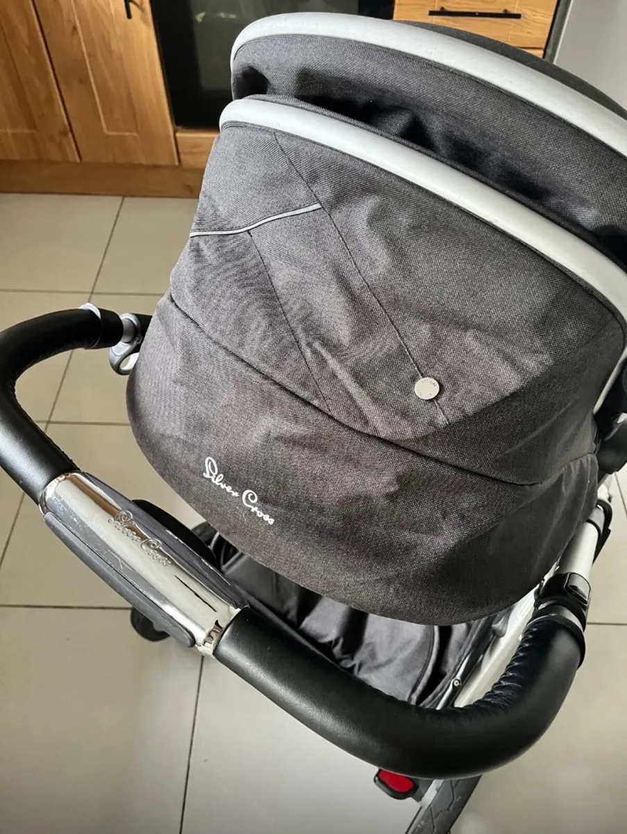 Silver Cross 3in1 car seat, pram & buggy - Image 3