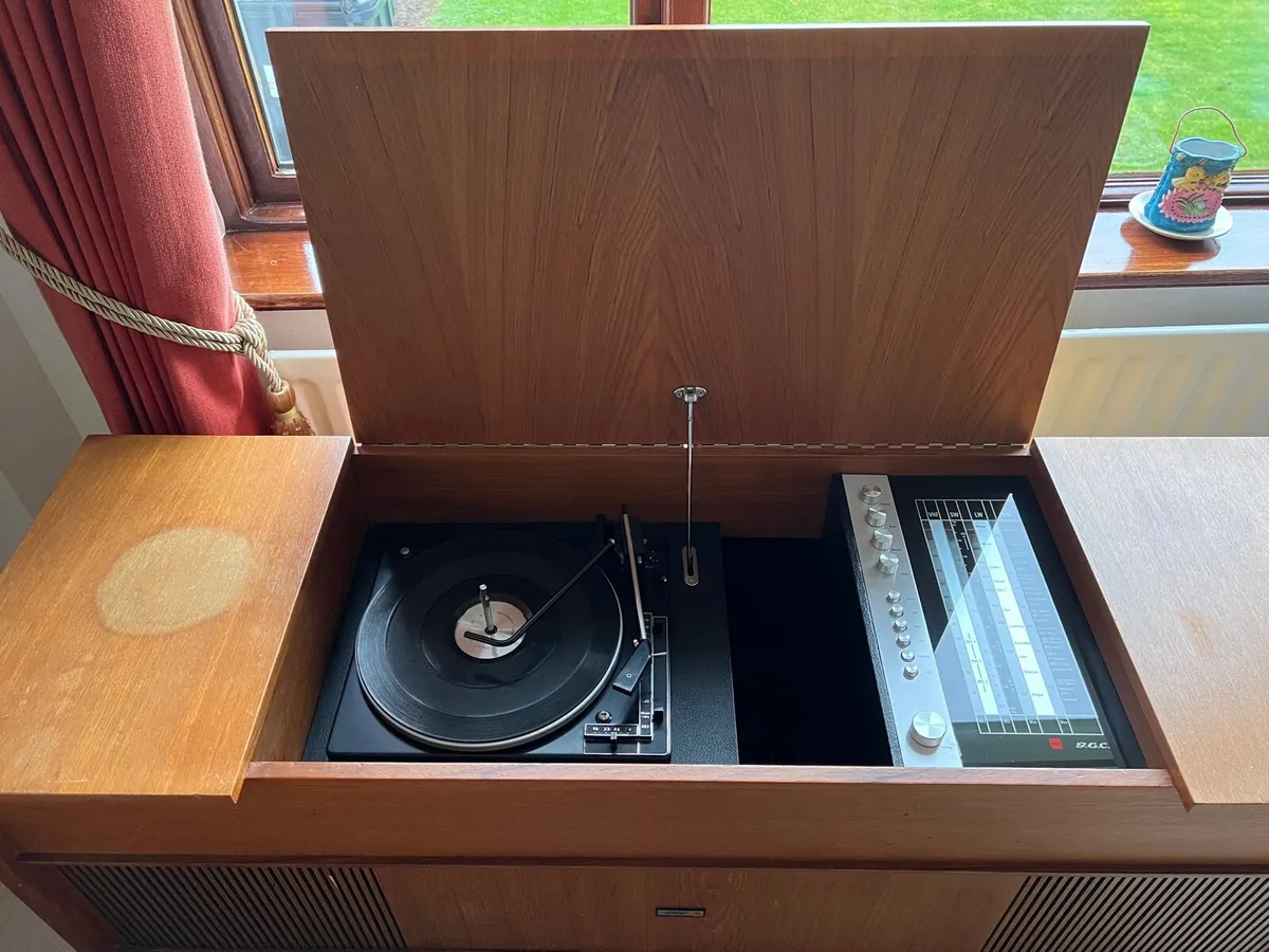 GEC Vinyl player and radio - Image 1
