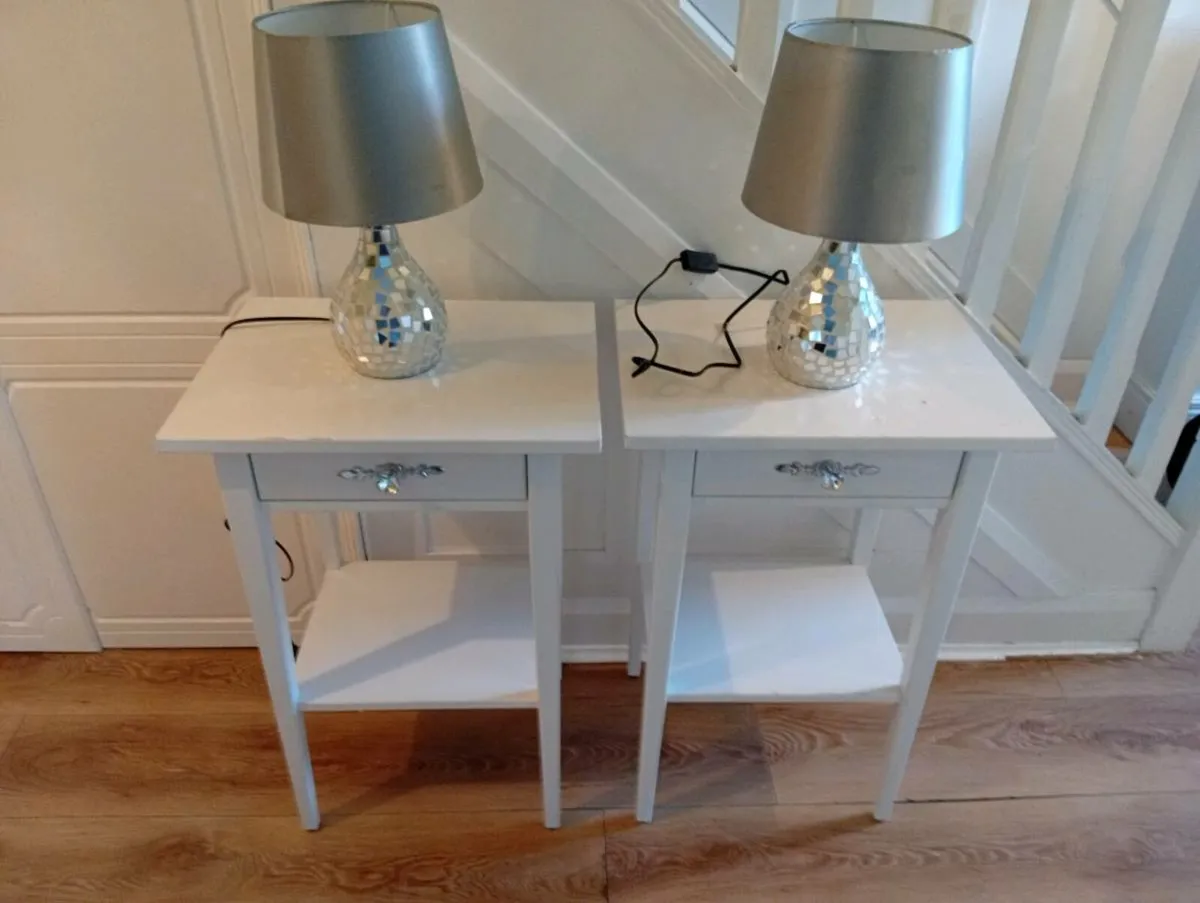 Lockers and lamps - Image 2