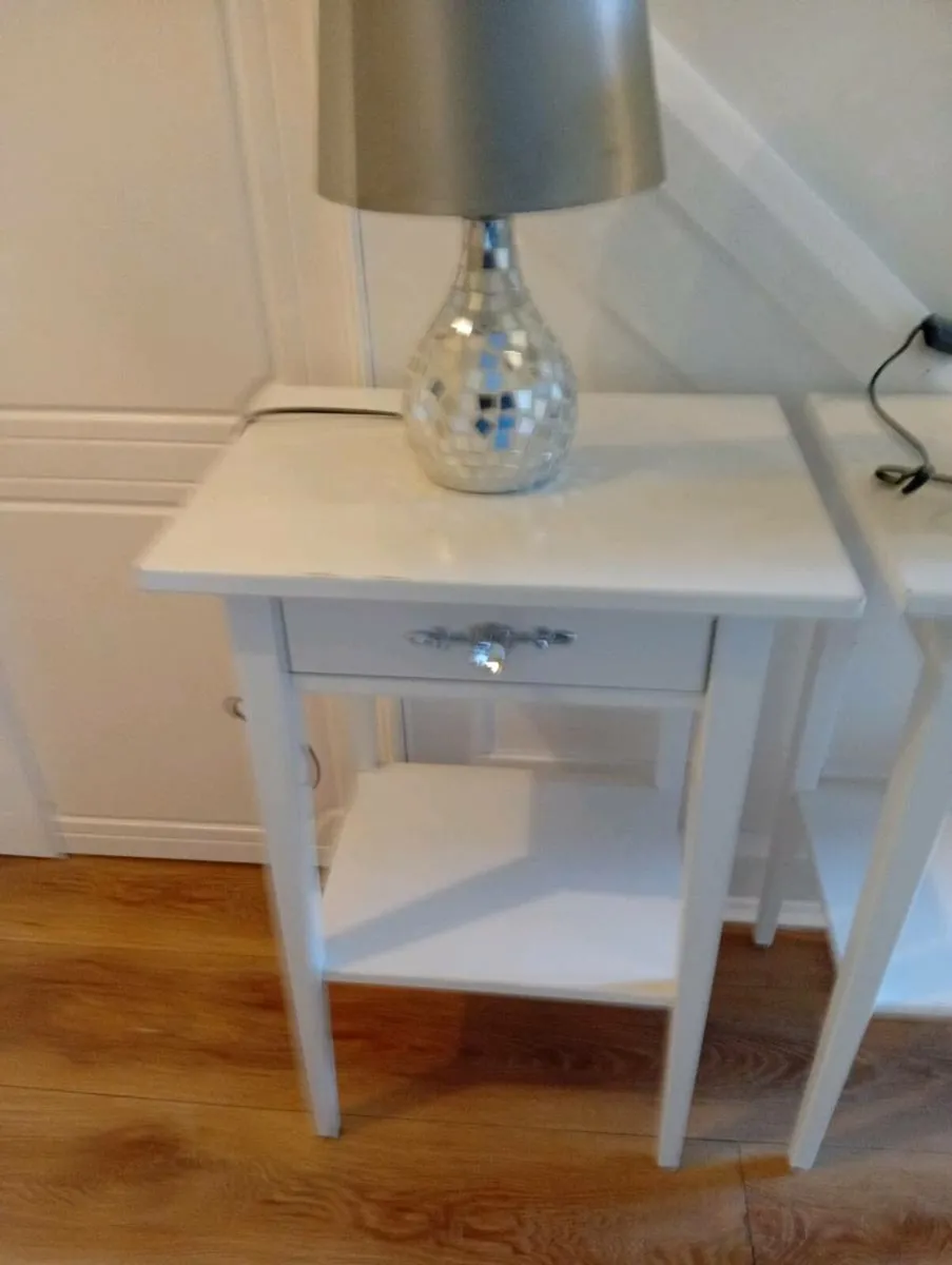 Lockers and lamps - Image 3