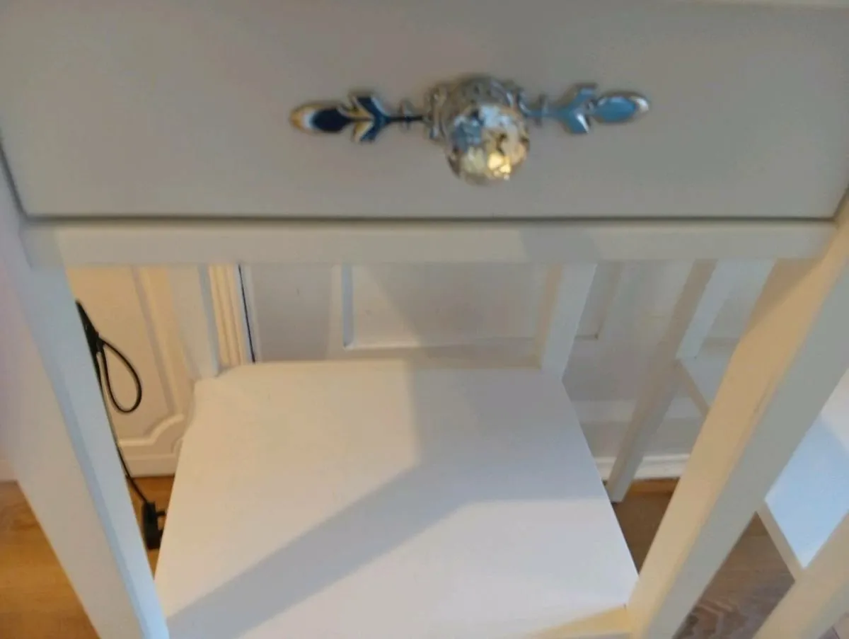 Lockers and lamps - Image 4