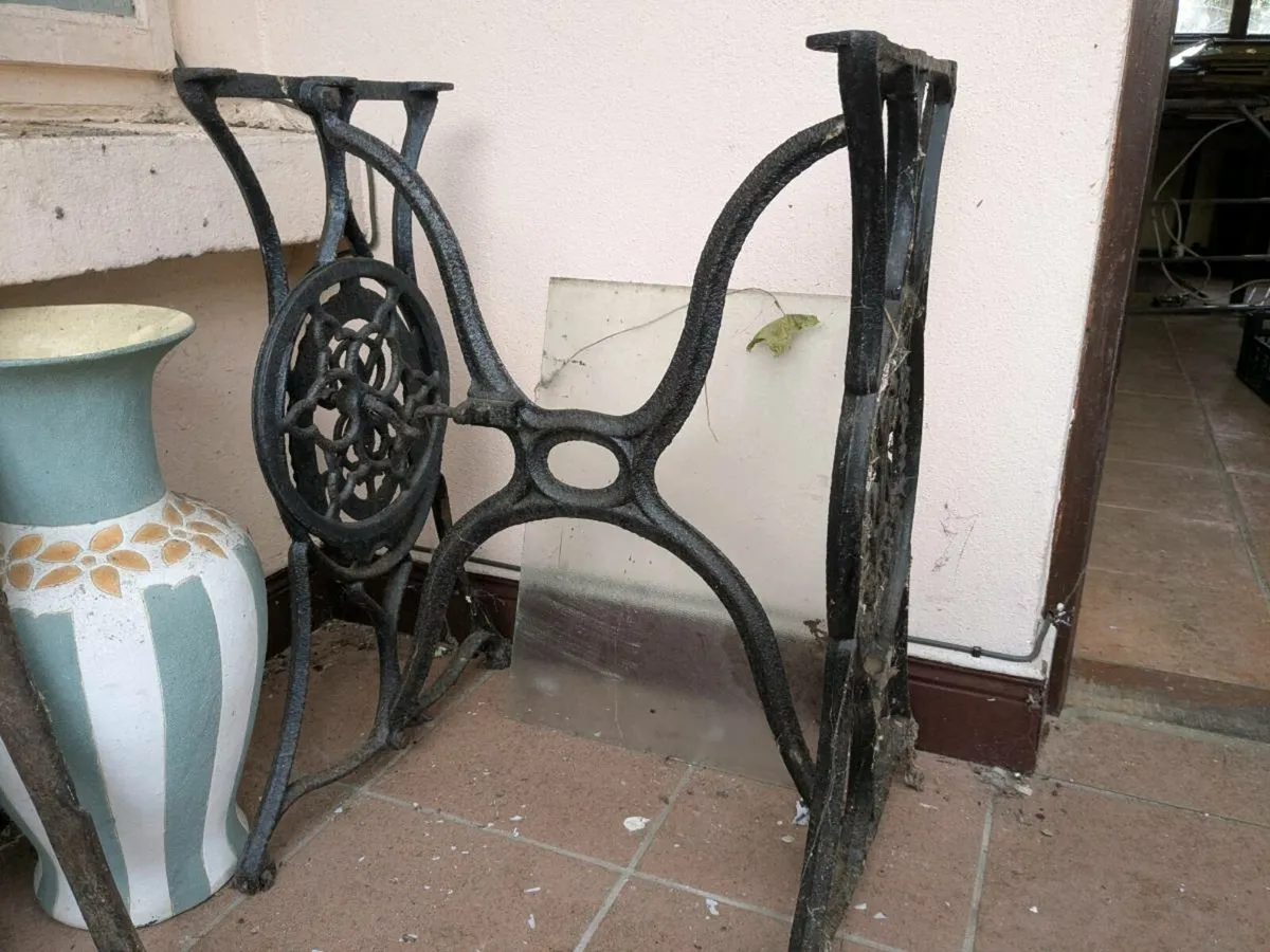 Singer sewing machine frame - Image 3
