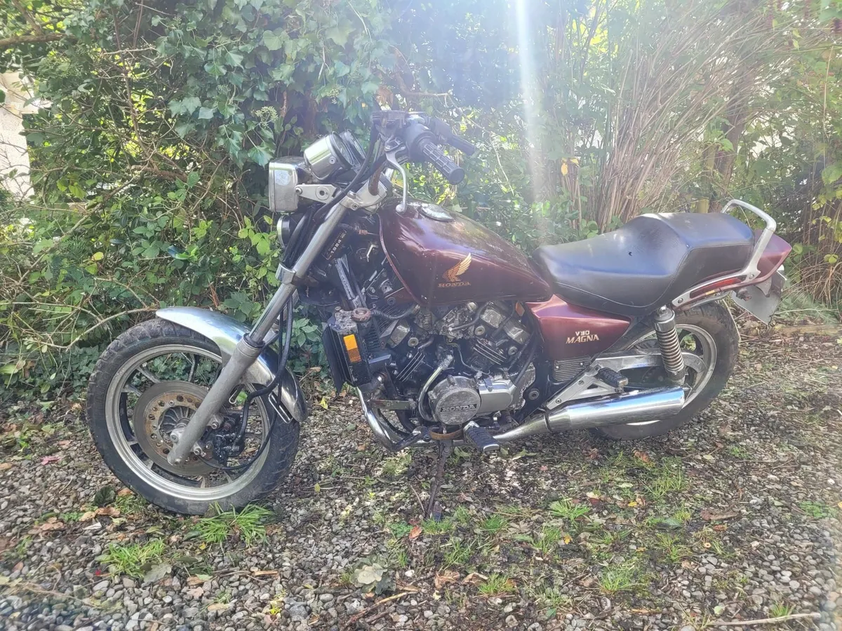 HONDA MAGNA V30 500. PROJECT BIKE - Image 2