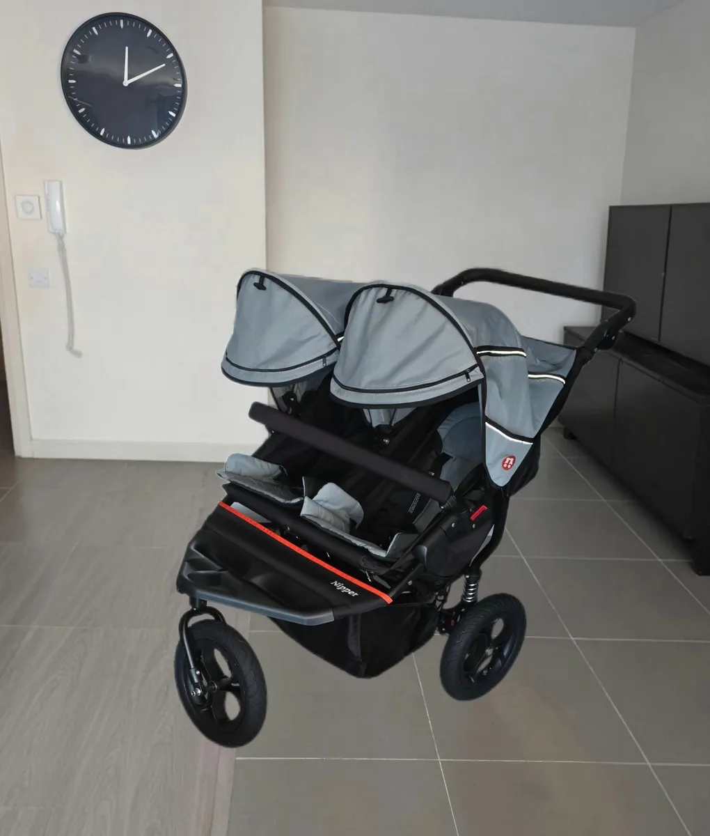 Almost New Out N About V5 double buggy - Image 2