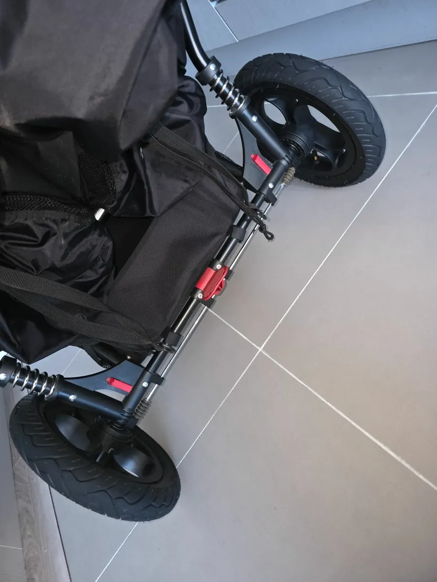 Almost New Out N About V5 double buggy - Image 3