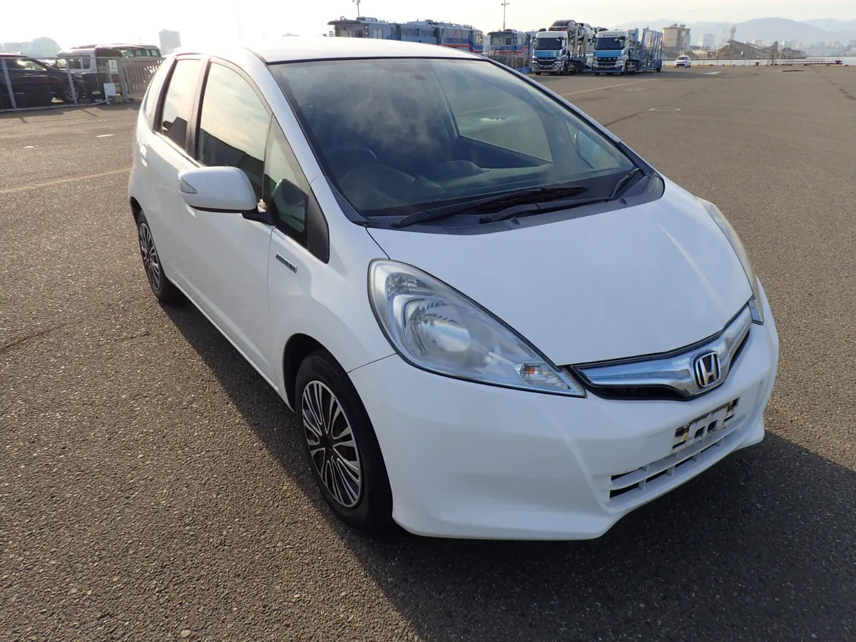2013 Honda Fit 1.3 Hybrid Automatic - Image 2