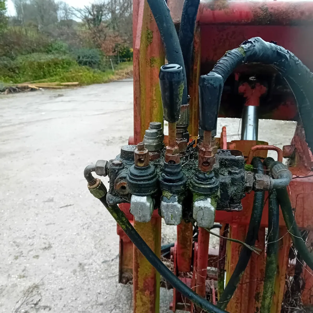 Tractor Loader Rear Mounted - Image 1