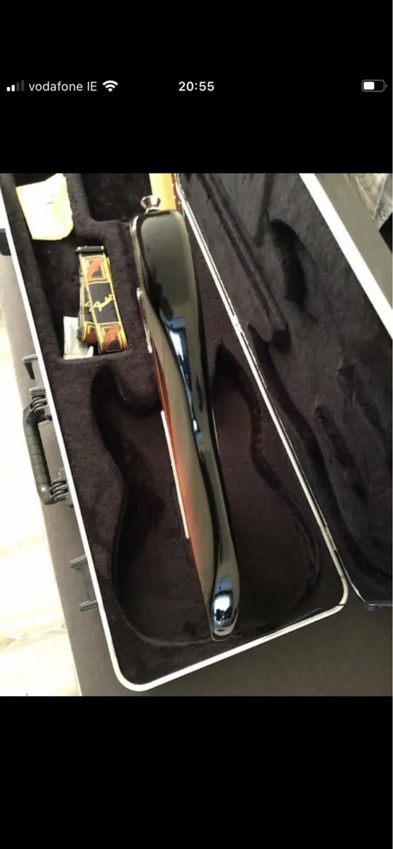 USA Stratocaster - Image 3