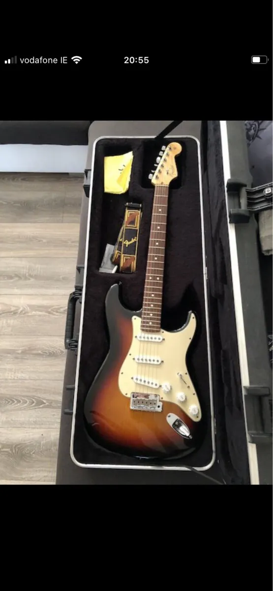 USA Stratocaster - Image 4