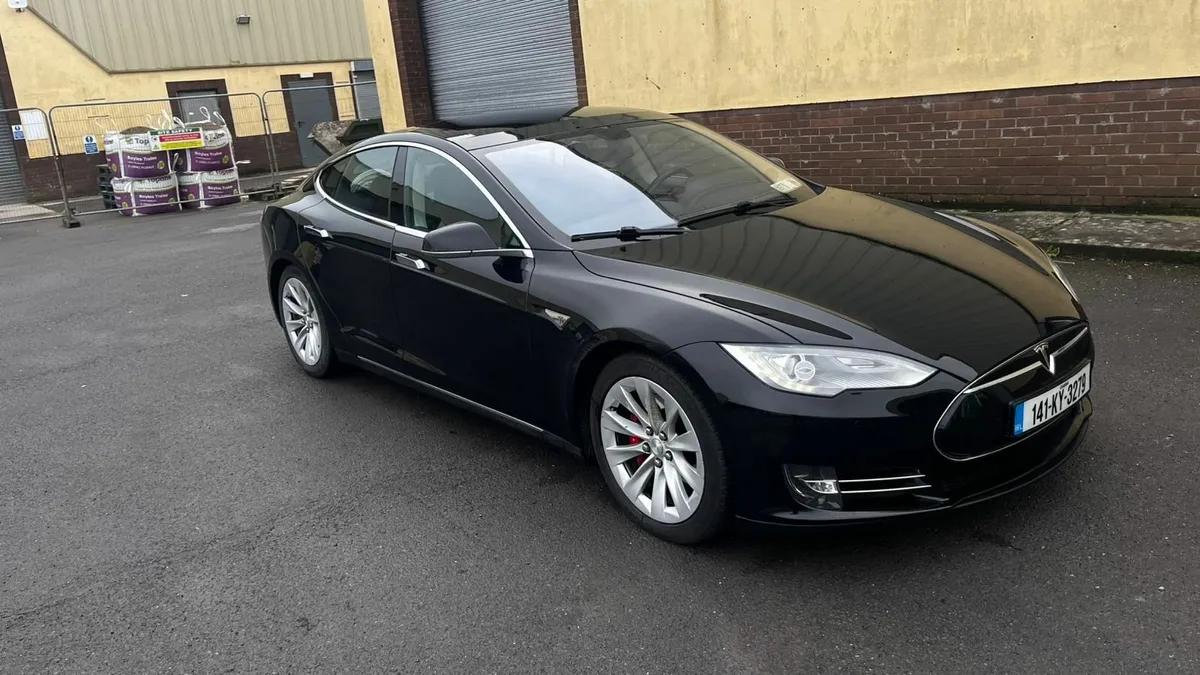 Tesla Model S LHD Performance Free supercharger - Image 1