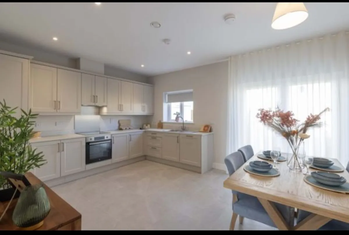 Double bed room available for sharing - Image 2