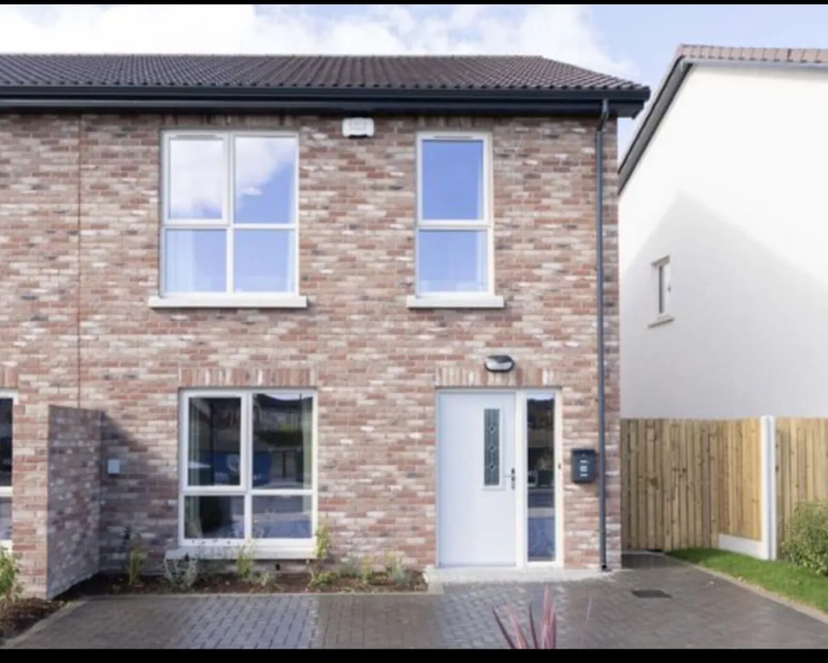 Double bed room available for sharing - Image 3