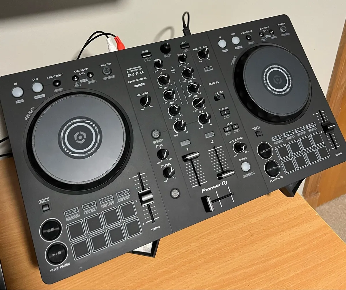 PIONEER DJ DDJ-FLX4 2-channel DJ Controller - Image 1
