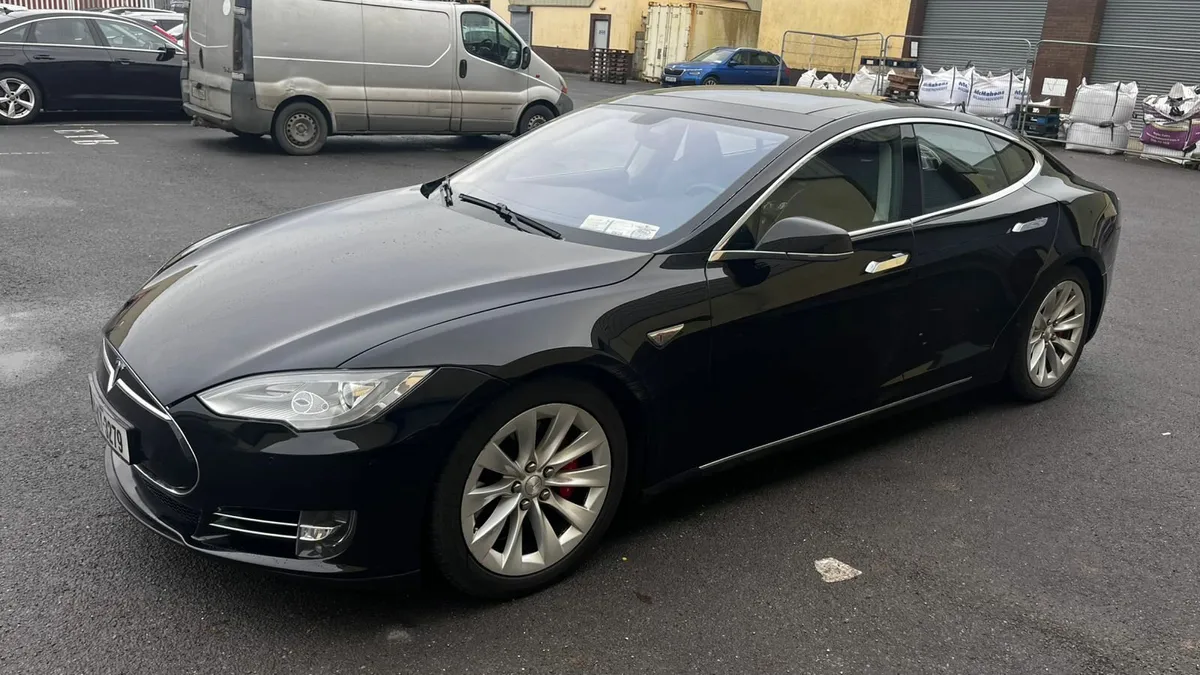 Tesla Model S LHD Performance Free supercharger - Image 4