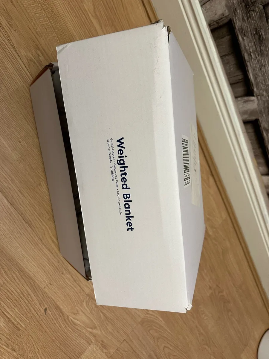 NEW Emma Hug Weighted Blanket - Image 2