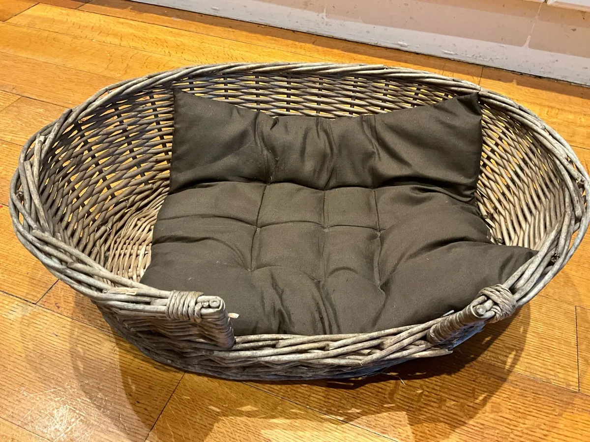 Pet basket with C] - Image 1